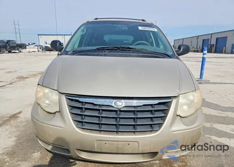 2005 Chrysler Town & Country Touring from USA, damaged, VIN 2C4GP54L25R243334